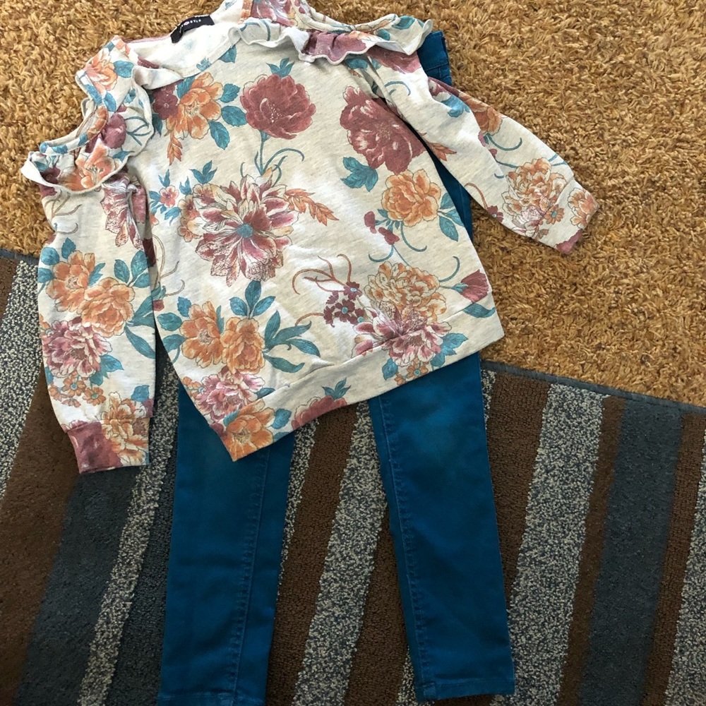 Floral Cold Shoulder and Jeggings Outfit